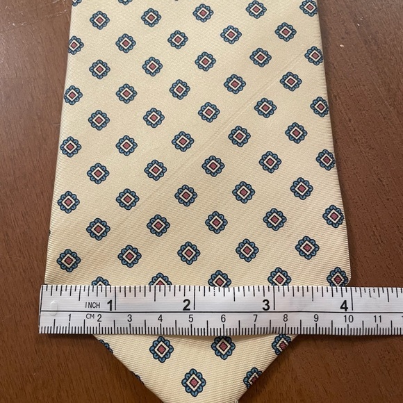 Stafford yellow floral Foulard silk tie made in the USA - Picture 5 of 5